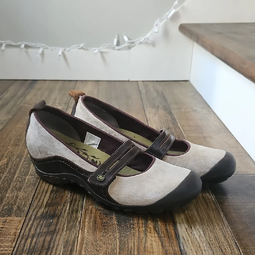 Merrell Brown and Cream Mary Jane Flats‎